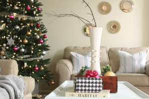 Living Room Coffee Table Christmas Decor Ideas - Christmas Garland