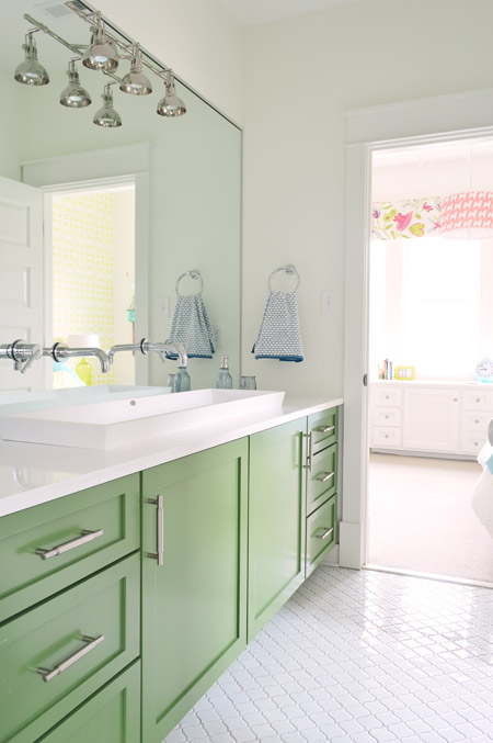 yhl green cabinetry in Kids bathroom