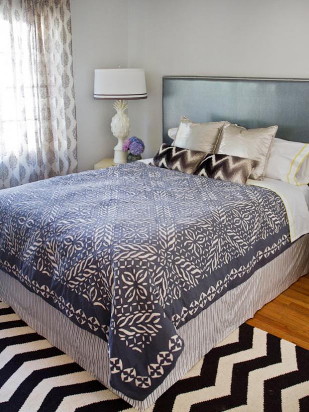 How to Make a Bed Skirt out of Fabric